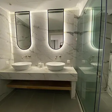 아파트 Deluxe Two-bedroom With Sea View & Jacuzzi *