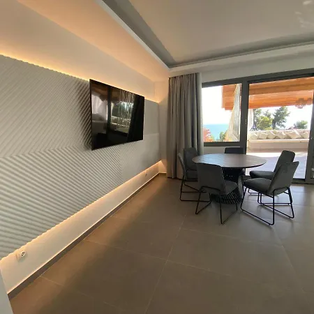 Deluxe Two-bedroom With Sea View & Jacuzzi Apartmán *