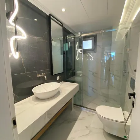 Deluxe Two-bedroom With Sea View & Jacuzzi