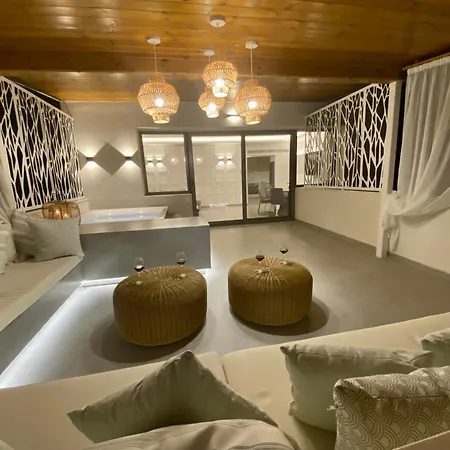 Deluxe Two-bedroom With Sea View & Jacuzzi Nea Skioni