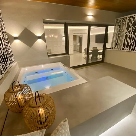 Apartmán Deluxe Two-bedroom With Sea View & Jacuzzi *