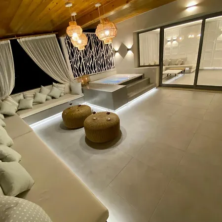 Deluxe Two-bedroom With Sea View & Jacuzzi *